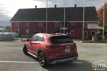 L'Infiniti QX50 2020, devant le Musée de la pêche de l'Atlantique, à Lunenberg